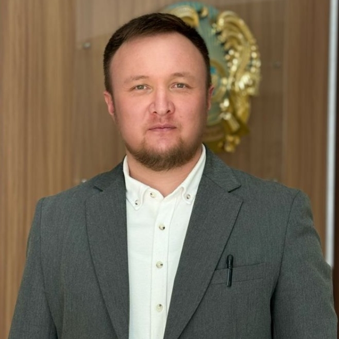 Рахметов Қамбар Сансызбайұлы - директордың тәрбие жұмысы жөніндегі орынбасары